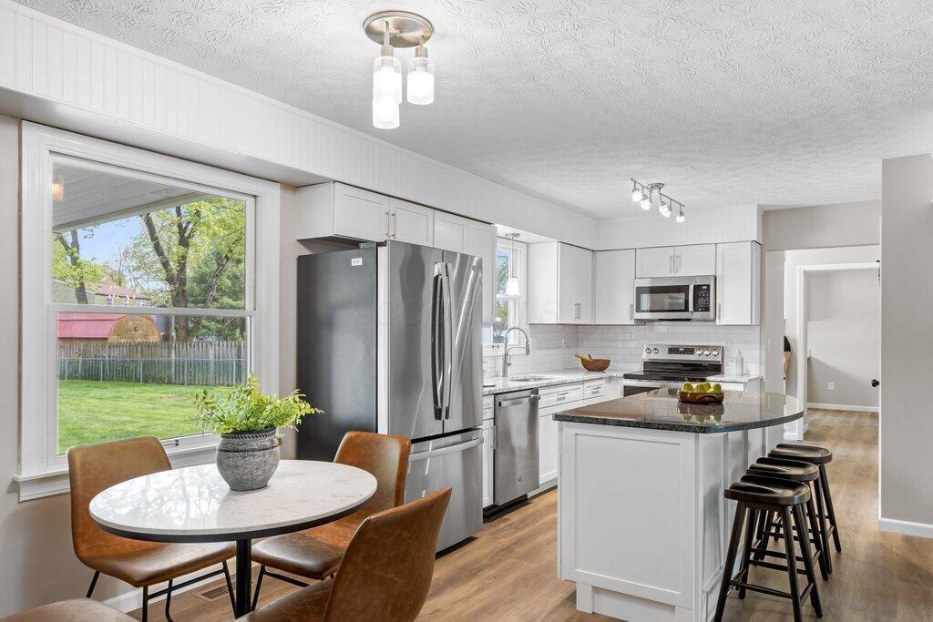 7775 Sanbrooke Road Dublin, OH 43016 - Photo 11 of 44 Kitchen