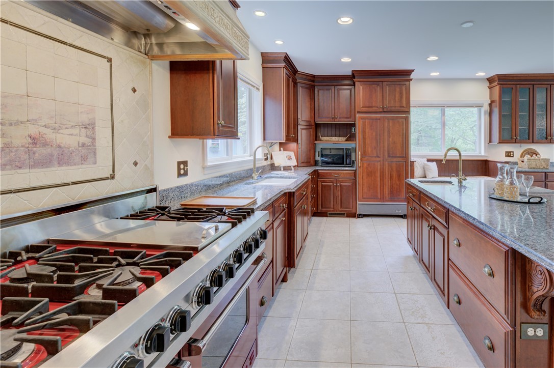 23 Pinetop Road Barrington, RI 02806 - Photo 13 of 47