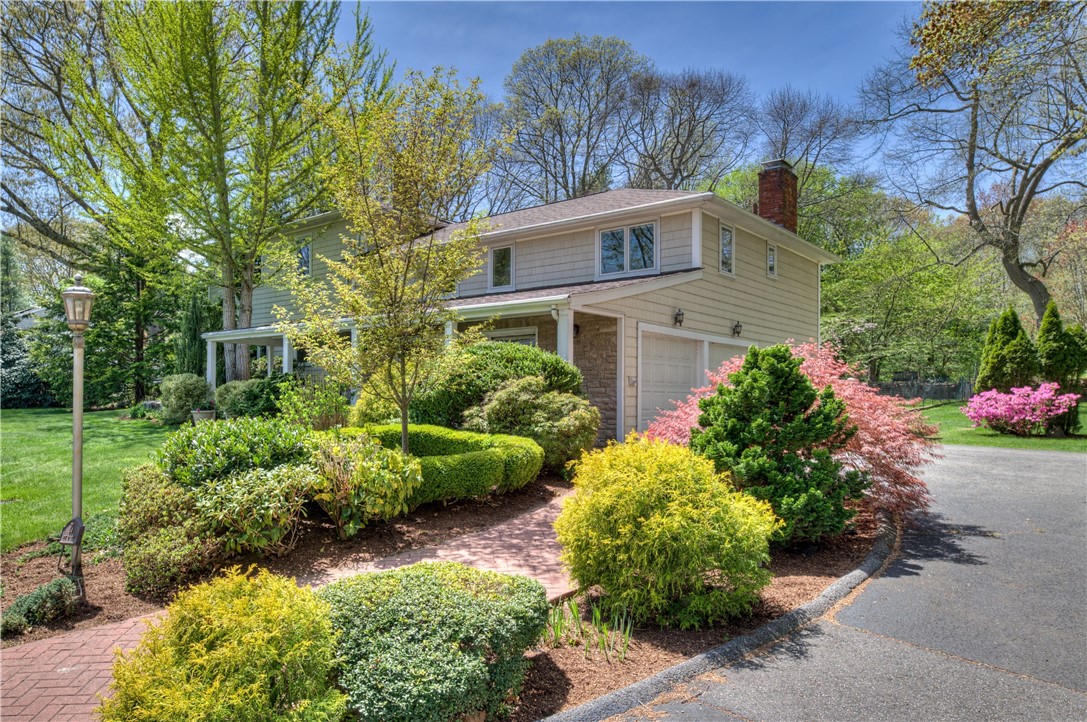 23 Pinetop Road Barrington, RI 02806 - Photo 2 of 47