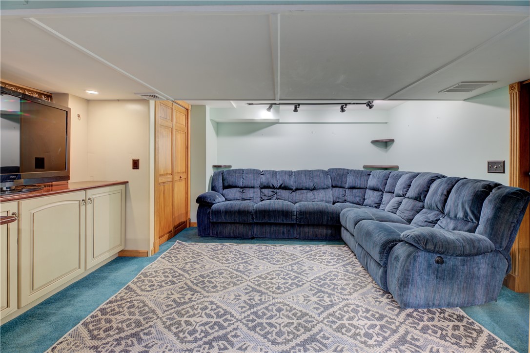 23 Pinetop Road Barrington, RI 02806 - Photo 40 of 47