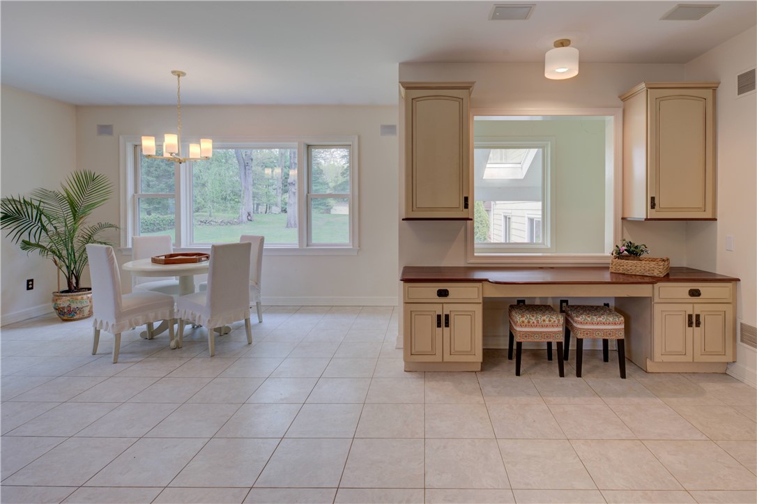 23 Pinetop Road Barrington, RI 02806 - Photo 10 of 47