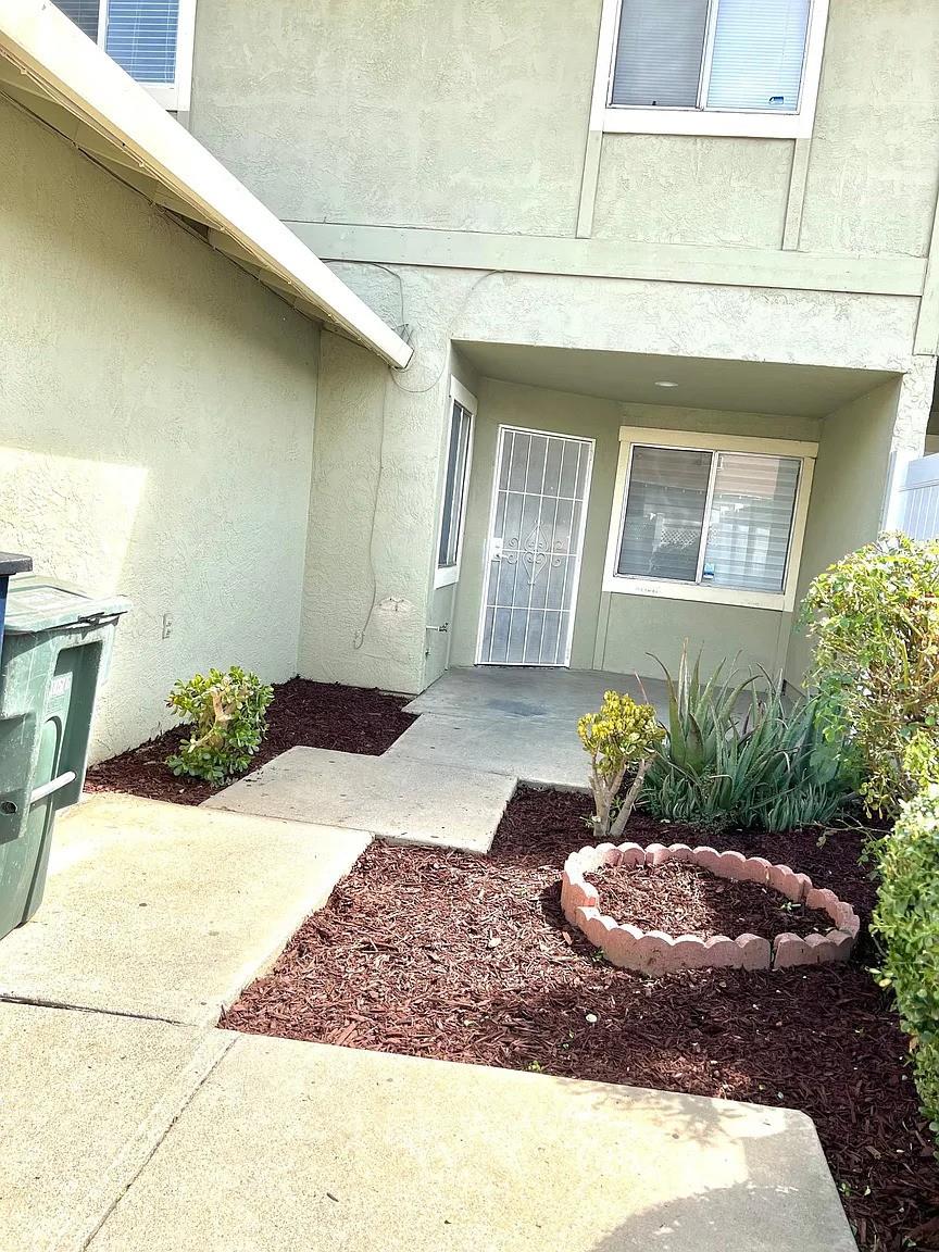 80 East Portola Way, Unit 105 Tracy, CA 95376 - Photo 1 of 12 a view of a backyard of the house