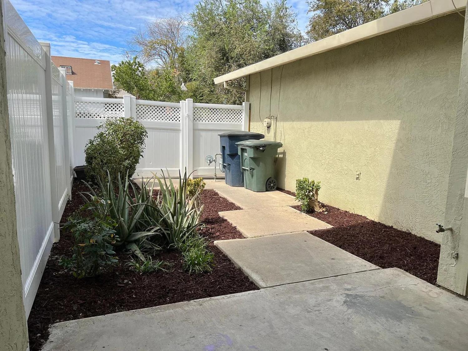 80 East Portola Way, Unit 105 Tracy, CA 95376 - Photo 2 of 12 a view of a backyard of the house