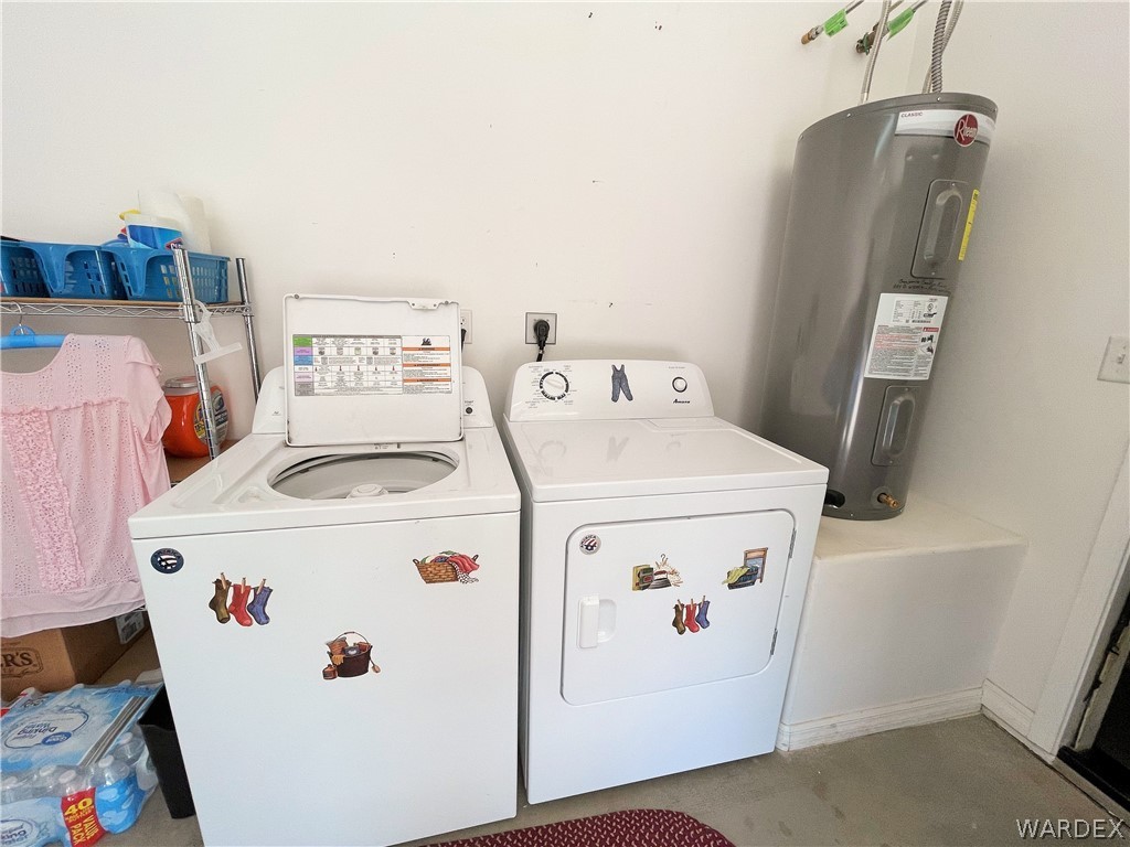 3605 North Kenneth Road Kingman, AZ 86409 - Photo 27 of 28 a utility room with dryer and washer
