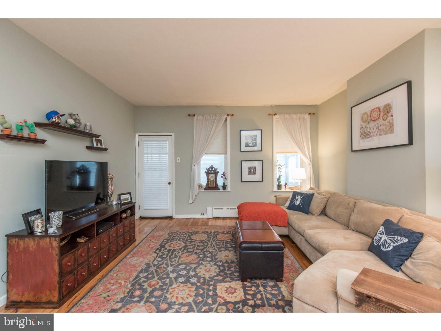 482 Ripka Street Philadelphia, PA 19128 - Photo 5 of 25 Living Room