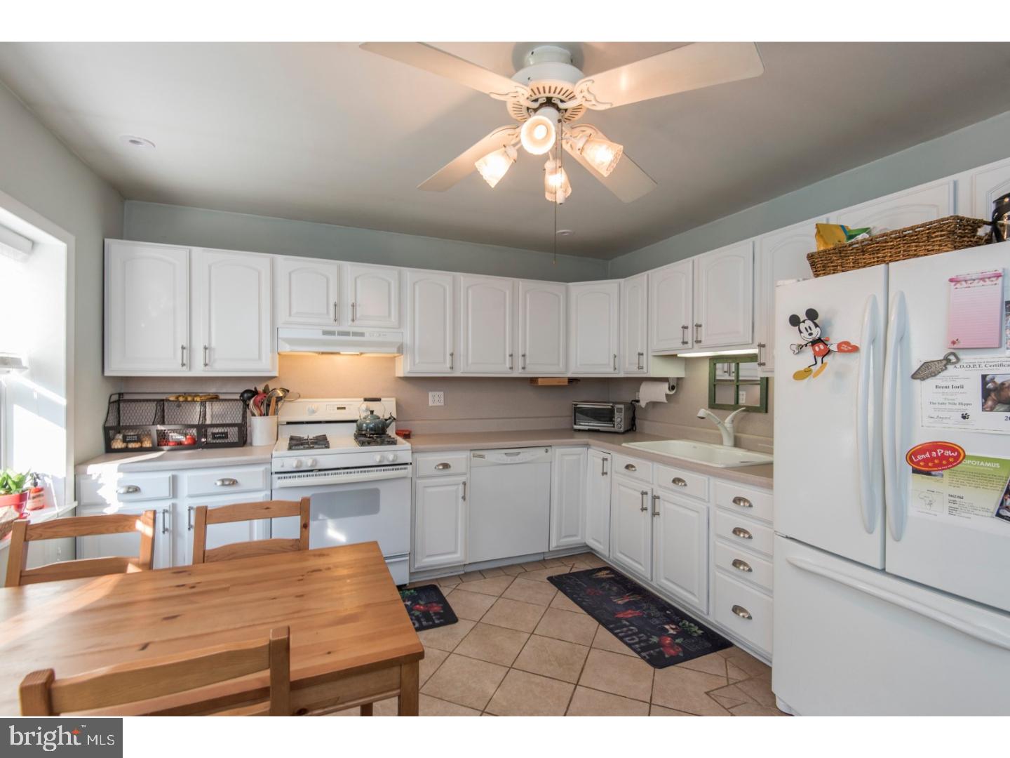 482 Ripka Street Philadelphia, PA 19128 - Photo 10 of 25 Kitchen