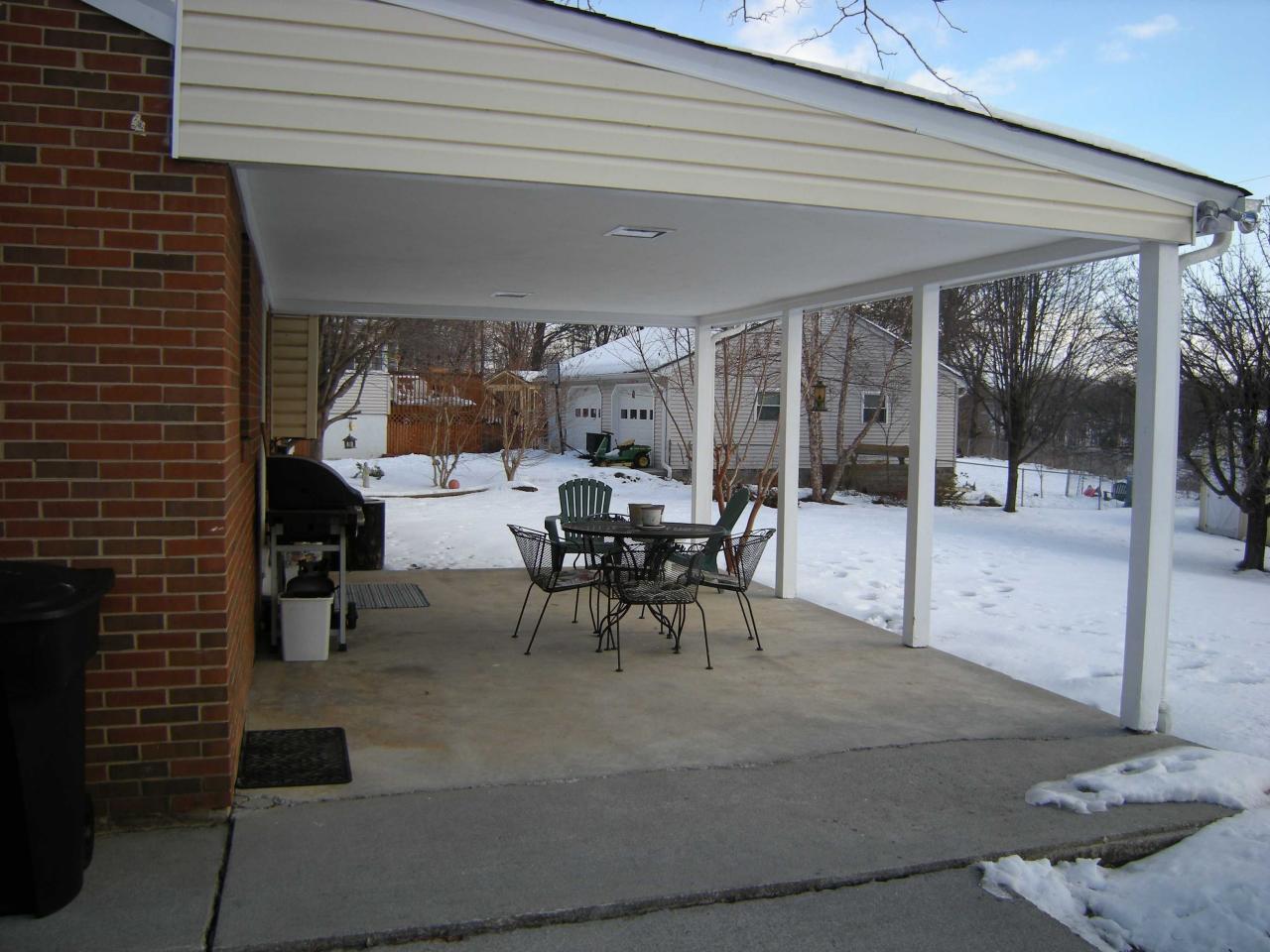 3090 Woodway Road Roanoke, VA 24014 - Photo 17 of 18 Rear Patio