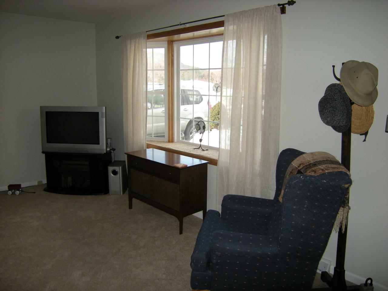 3090 Woodway Road Roanoke, VA 24014 - Photo 3 of 18 Living Room Bay Window