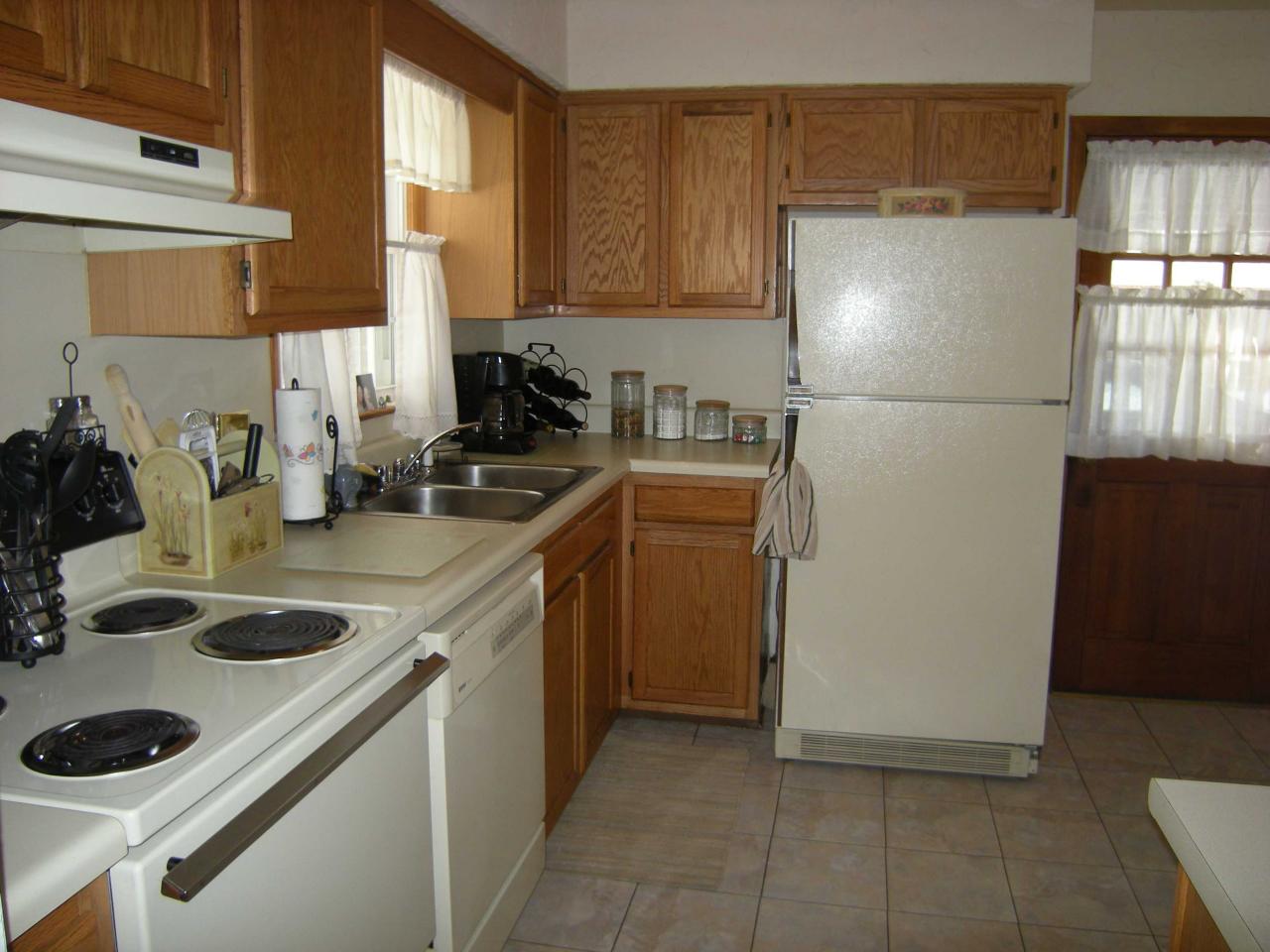 3090 Woodway Road Roanoke, VA 24014 - Photo 7 of 18 Kitchen