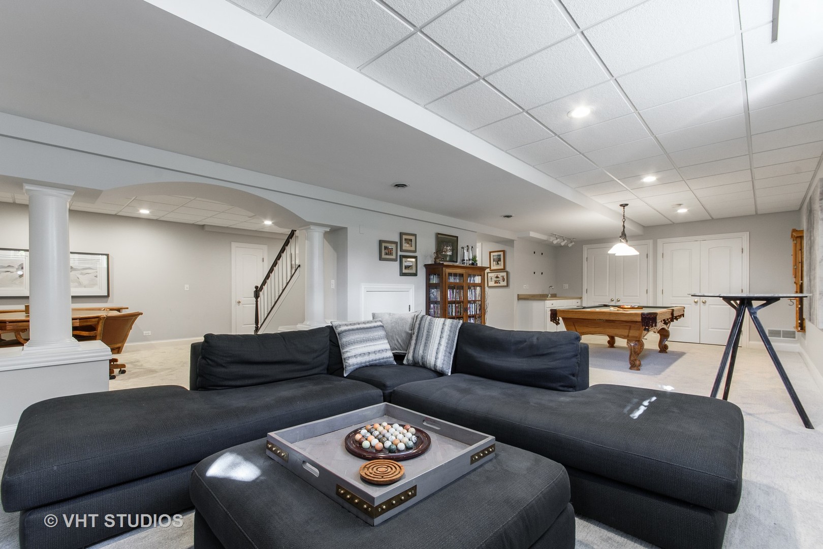 975 Prairie Hill Court Cary, IL 60013 - Photo 24 of 32 a living room with furniture and a table