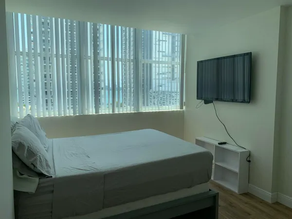 $370,000 | 2200 Northeast 4th Avenue, Unit 805, Miami, FL 33137