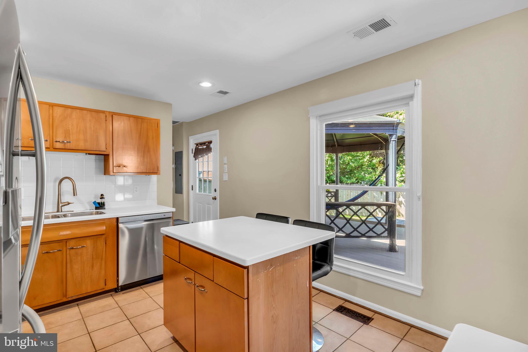 101 West Beech Road Sterling, VA 20164 - Photo 9 of 36
