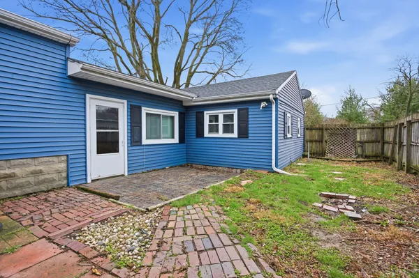 $129,000 | 500 South Embrass Avenue, Tuscola, IL 61953