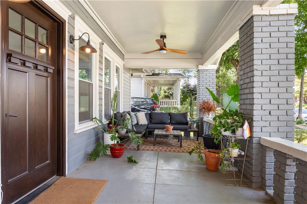 1010 Dill Avenue Southwest Atlanta, GA 30310 - Photo 3 of 39 a lobby with furniture and potted plants