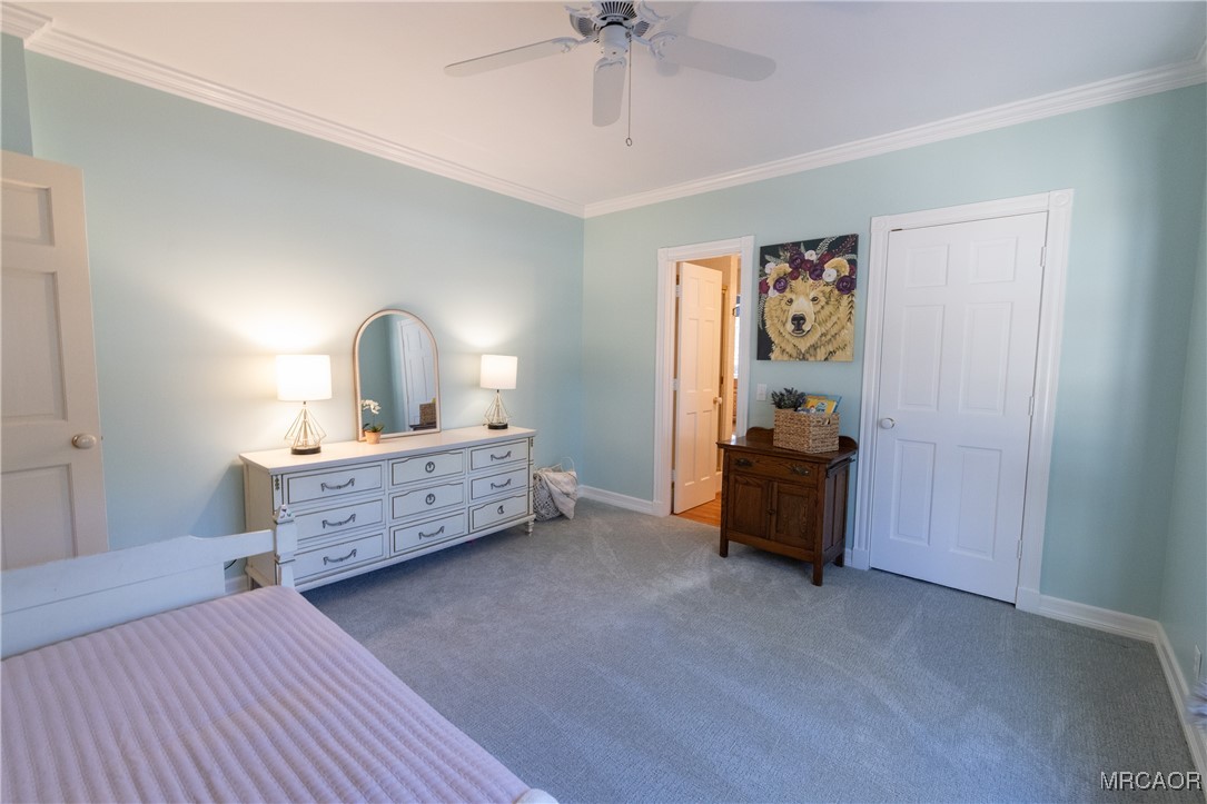 1660 Cascade Road Big Bear City, CA 92314 - Photo 10 of 42 a room with painting and a lamp