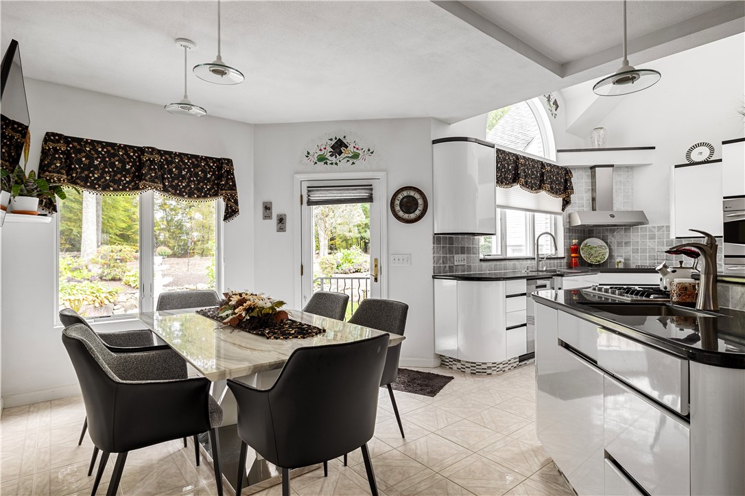 3 Scott Drive Lincoln, RI 02865 - Photo 11 of 49 Kitchen eat in area