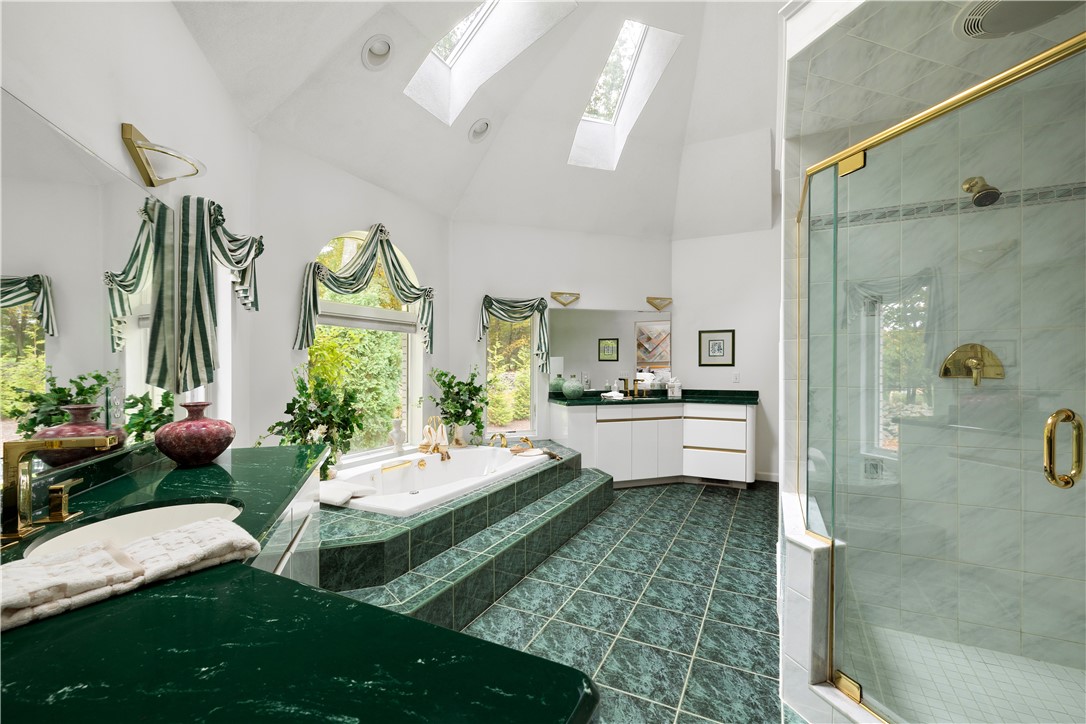 3 Scott Drive Lincoln, RI 02865 - Photo 33 of 49 Primary bath