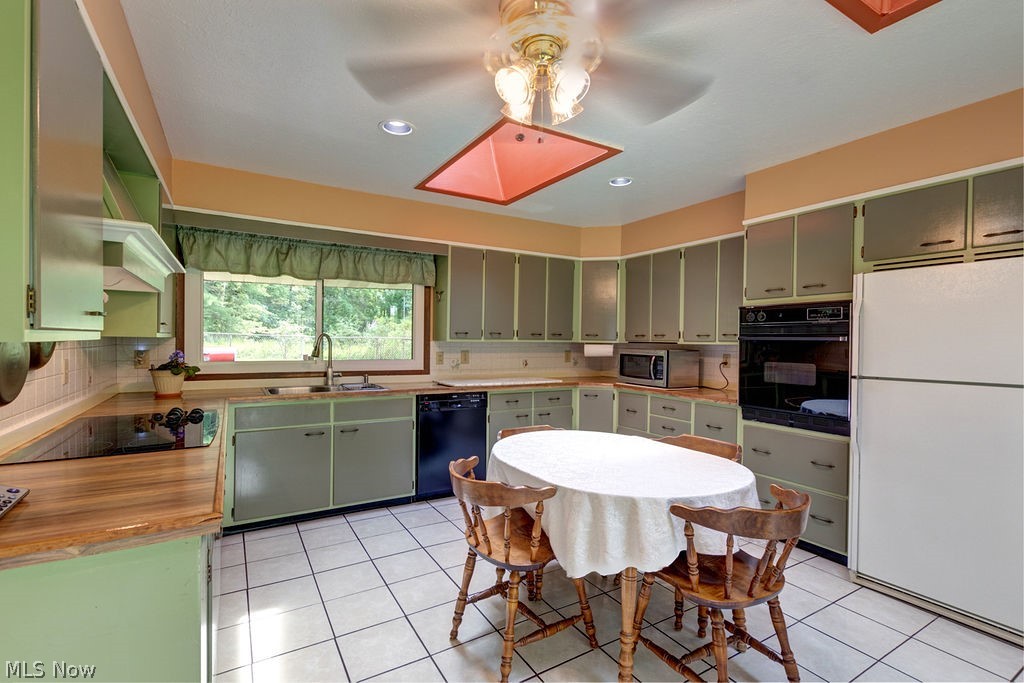 15961 Thompson Road Thompson, OH 44086 - Photo 4 of 35 Gallery Image 4