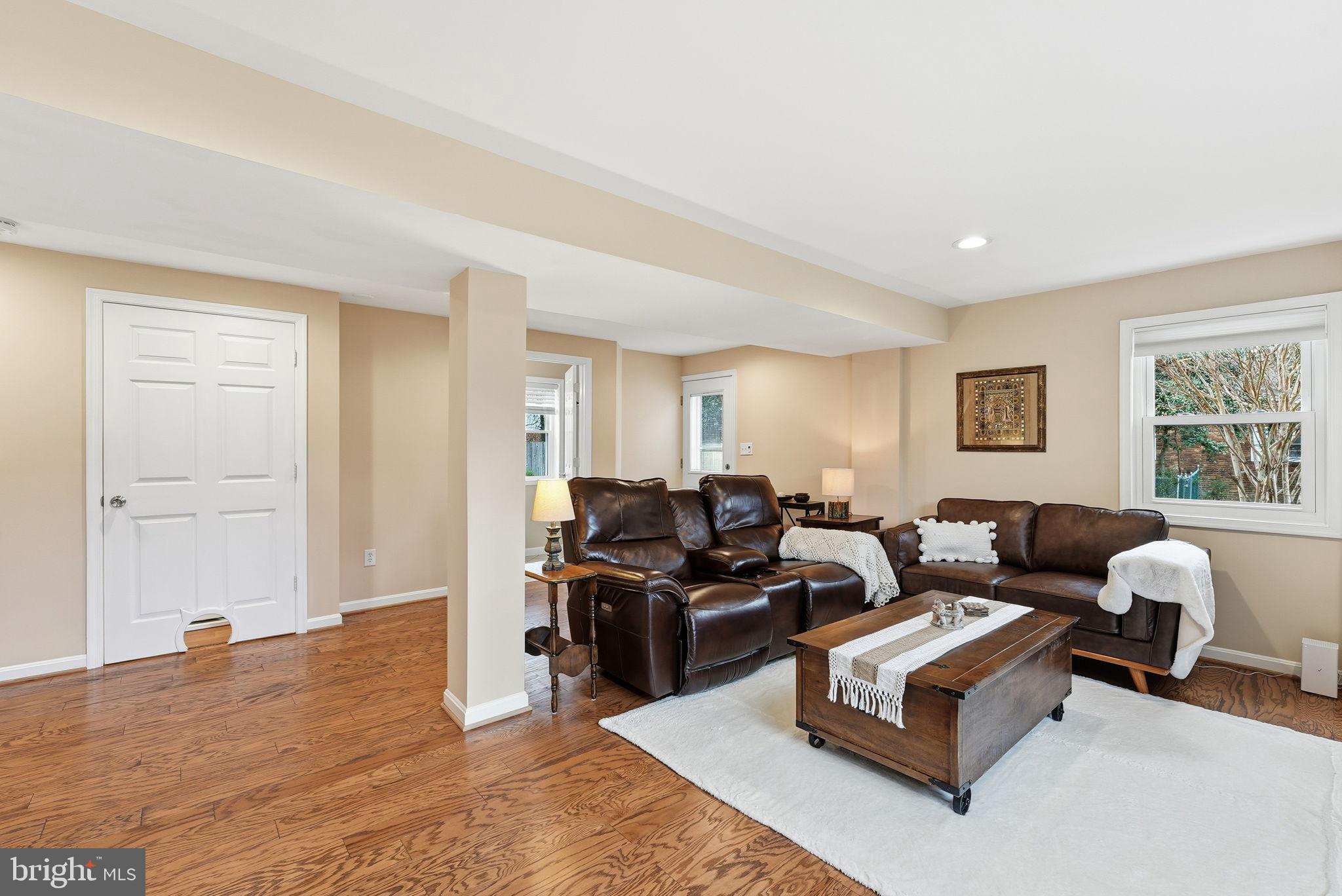 6803 Derrell Court Alexandria, VA 22307 - Photo 24 of 43 a living room with furniture