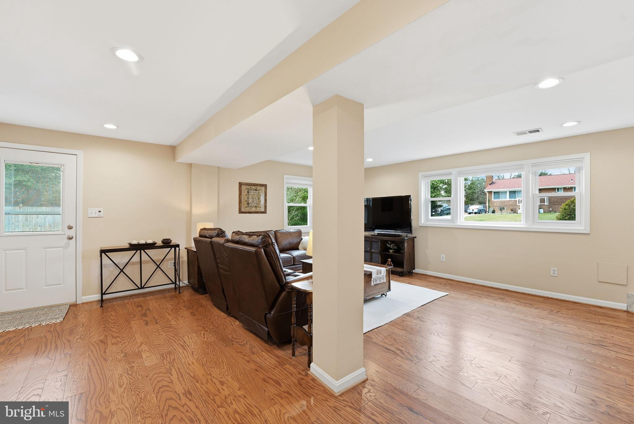 6803 Derrell Court Alexandria, VA 22307 - Photo 27 of 43 a living room with furniture and a flat screen tv