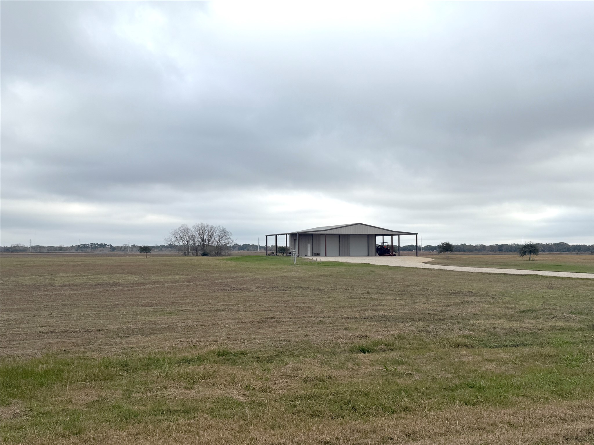 323 Prairie Switch Road El Campo, TX 77437 - Photo 8 of 13 a view of an ocean and beach