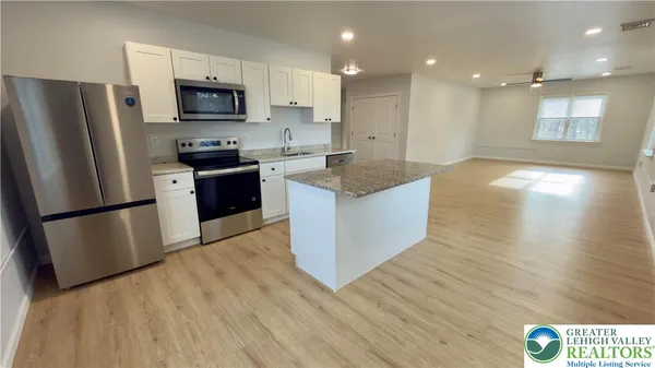 $1,999 | 403 North Walnut Street, Unit B, Bath, PA 18014