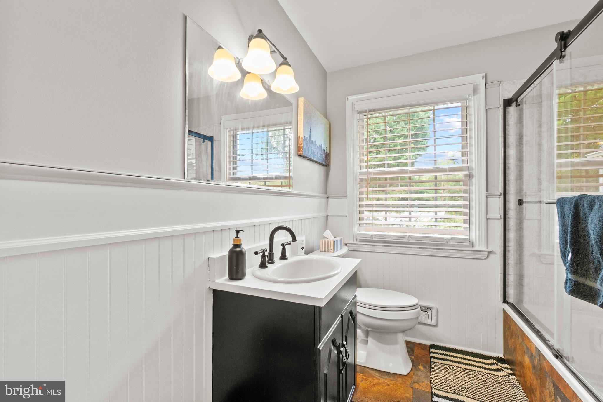12559 Dulaney Valley Road Phoenix, MD 21131 - Photo 26 of 49 Hall bath
