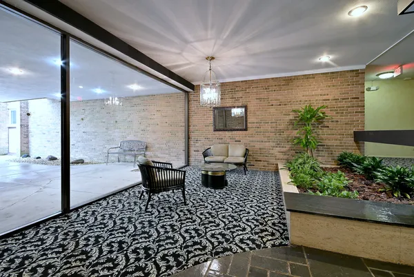 $310,000 | 360 Claymoor, Unit 2E, Hinsdale, IL 60521