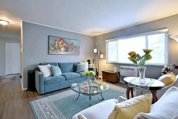 $310,000 | 360 Claymoor, Unit 2E, Hinsdale, IL 60521