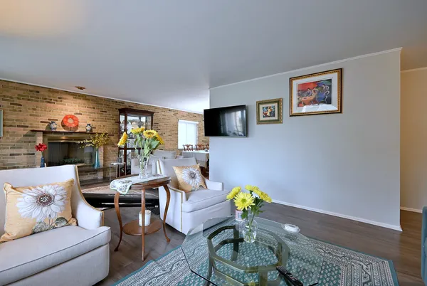 $310,000 | 360 Claymoor, Unit 2E, Hinsdale, IL 60521