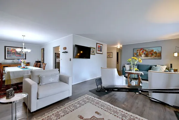 $310,000 | 360 Claymoor, Unit 2E, Hinsdale, IL 60521