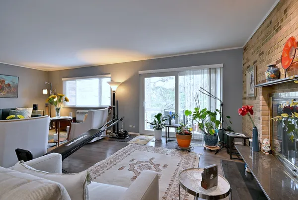$310,000 | 360 Claymoor, Unit 2E, Hinsdale, IL 60521