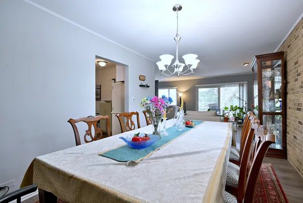 $310,000 | 360 Claymoor, Unit 2E, Hinsdale, IL 60521