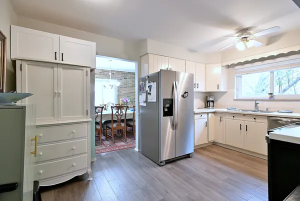 $310,000 | 360 Claymoor, Unit 2E, Hinsdale, IL 60521