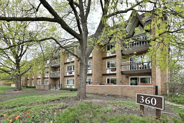 $310,000 | 360 Claymoor, Unit 2E, Hinsdale, IL 60521