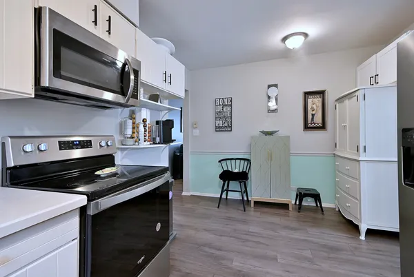 $310,000 | 360 Claymoor, Unit 2E, Hinsdale, IL 60521