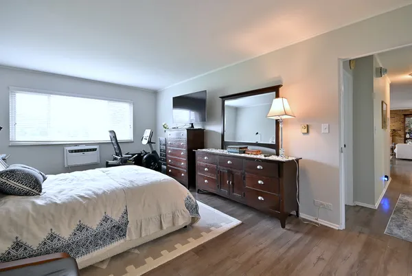 $310,000 | 360 Claymoor, Unit 2E, Hinsdale, IL 60521
