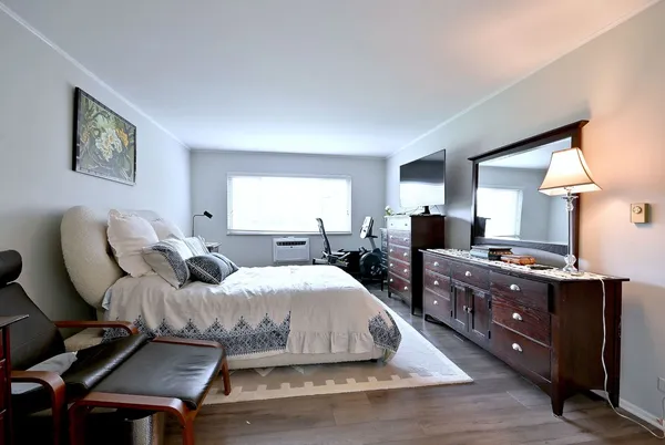 $310,000 | 360 Claymoor, Unit 2E, Hinsdale, IL 60521