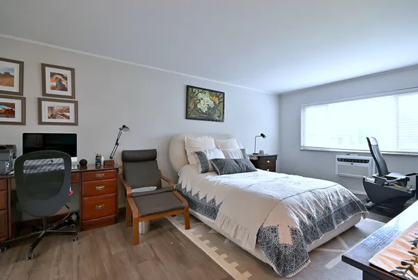 $310,000 | 360 Claymoor, Unit 2E, Hinsdale, IL 60521