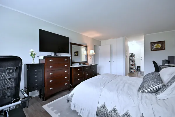 $310,000 | 360 Claymoor, Unit 2E, Hinsdale, IL 60521