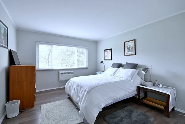 $310,000 | 360 Claymoor, Unit 2E, Hinsdale, IL 60521