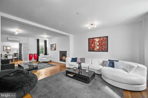 $1,200,000 | 210 South High Street, Baltimore, MD 21202