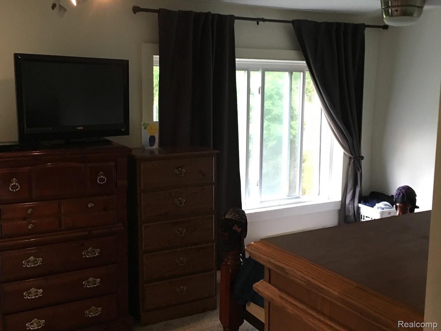 2196 Byron Road Howell, MI 48855 - Photo 14 of 23 15.jpg