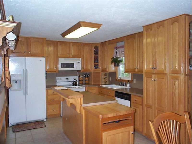 338 Clark Road Enon Valley, PA 16120 - Photo 4 of 15 Kitchen.