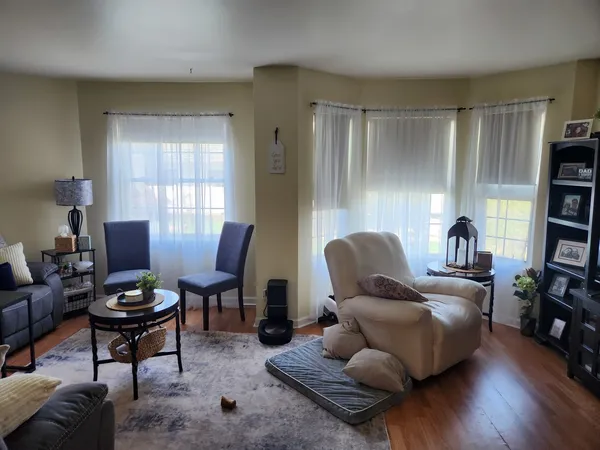 $2,600 | 100 Lesley Lane, Unit 100, Crystal Lake, IL 60014