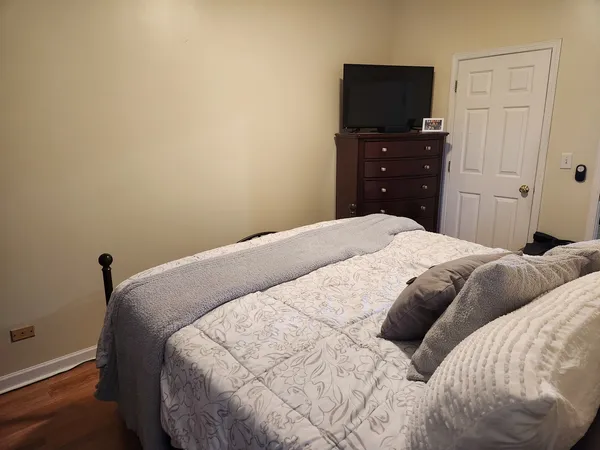 $2,600 | 100 Lesley Lane, Unit 100, Crystal Lake, IL 60014