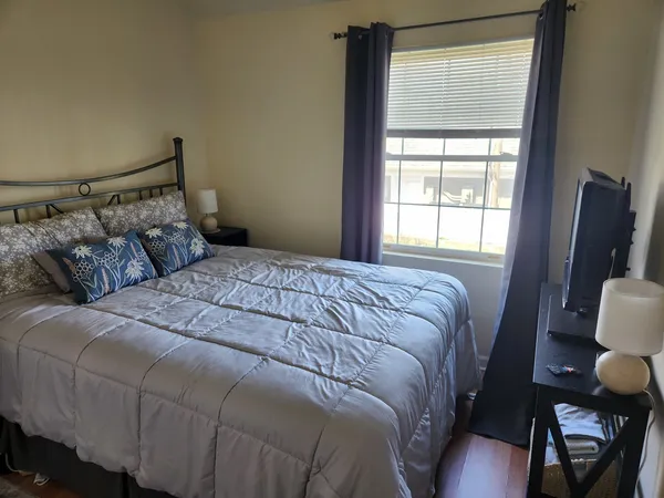 $2,600 | 100 Lesley Lane, Unit 100, Crystal Lake, IL 60014