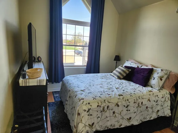 $2,600 | 100 Lesley Lane, Unit 100, Crystal Lake, IL 60014