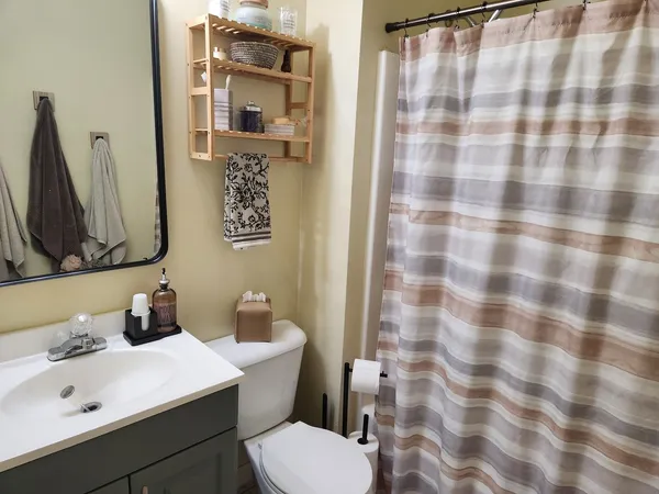 $2,600 | 100 Lesley Lane, Unit 100, Crystal Lake, IL 60014