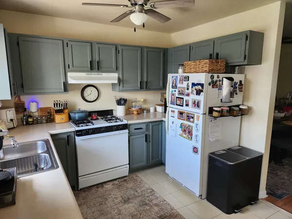 $2,600 | 100 Lesley Lane, Unit 100, Crystal Lake, IL 60014